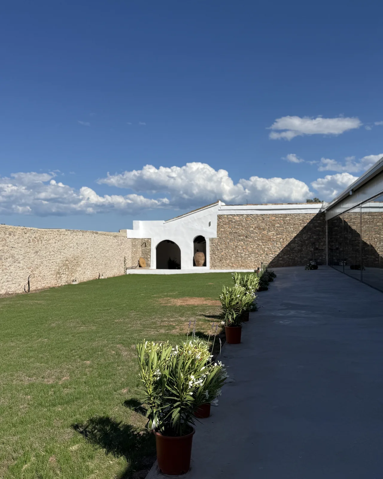 El Pueblo by Bonho