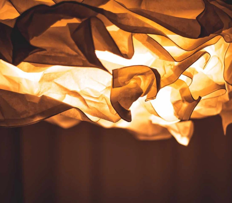 Detalle de iluminación cálida en Vilasira