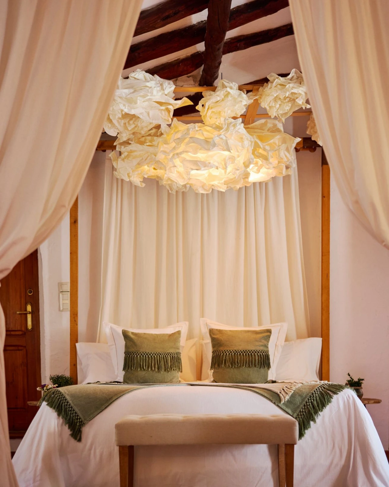 Habitación con cama de dosel en Vilasira